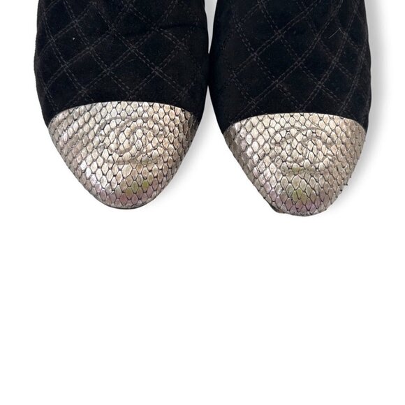 Chanel suede rhombus silver leather tip and heels booties size 38 - Picture 4 of 11